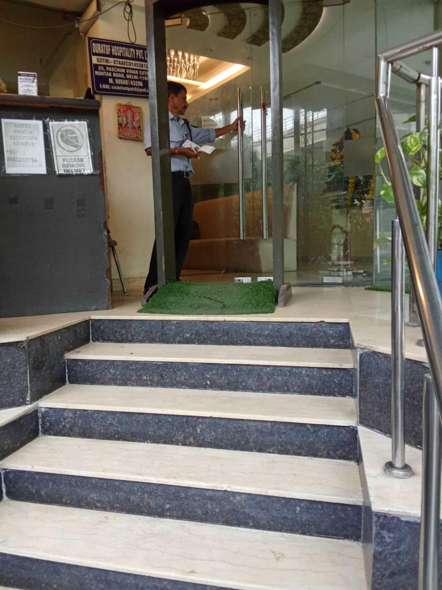 Отель Paschim Vihar Дели Экстерьер фото
